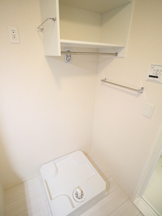 物件内観写真18　(洗濯機置場)