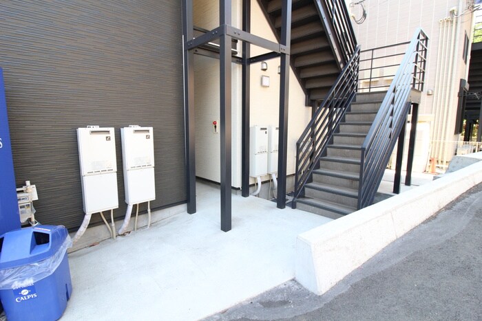 物件外観写真3　(エントランス部分)