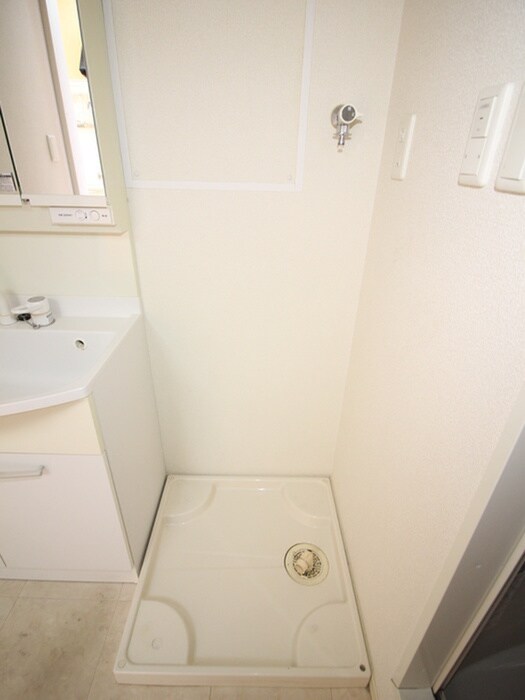 物件内観写真12　(洗濯機置場)