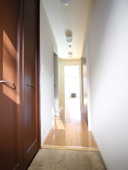 物件内観写真13　(玄関)