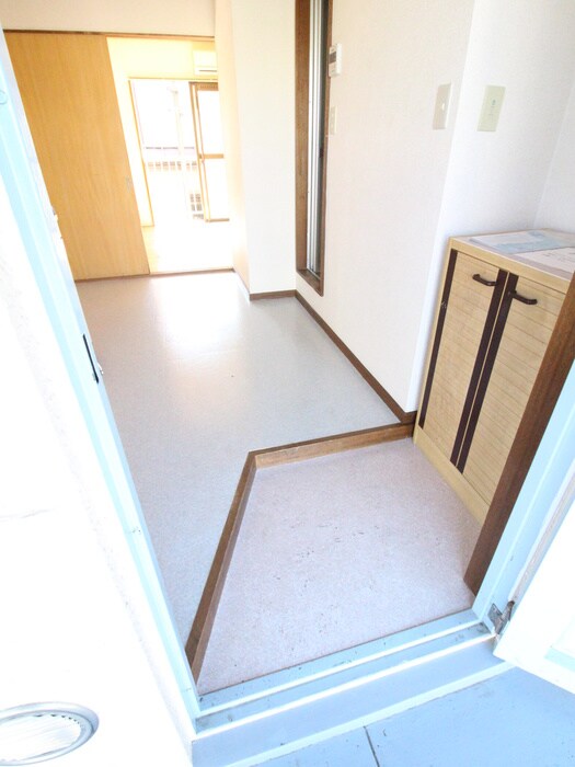 物件内観写真7　(玄関)