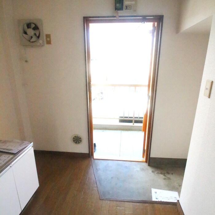 物件内観写真8　(玄関)