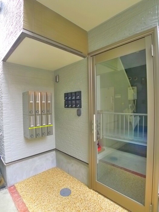 物件外観写真3　(エントランス部分)