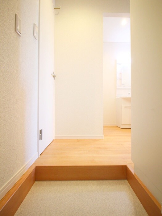 物件内観写真9　(玄関)