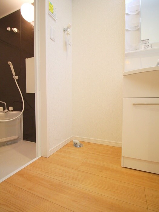 物件内観写真12　(洗濯機置場)