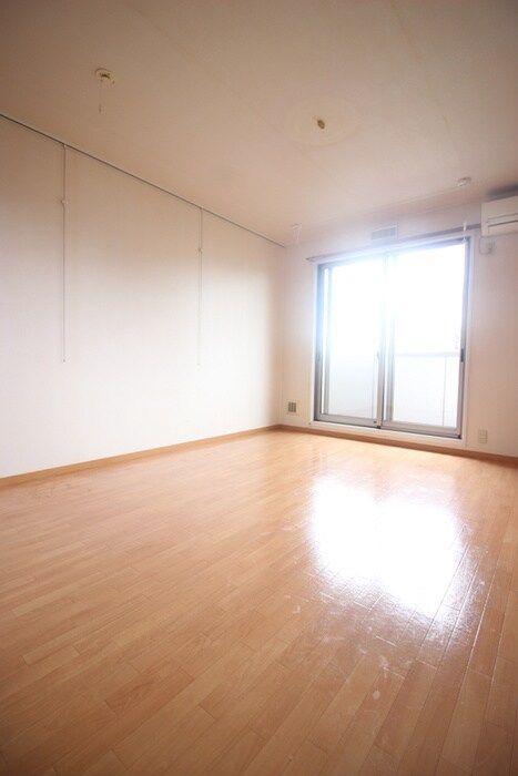 物件内観写真8　(室内からの展望)