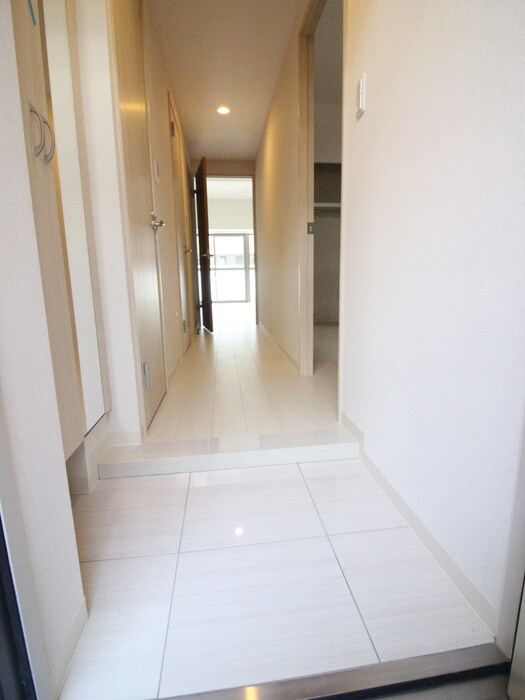 物件内観写真16　(玄関)