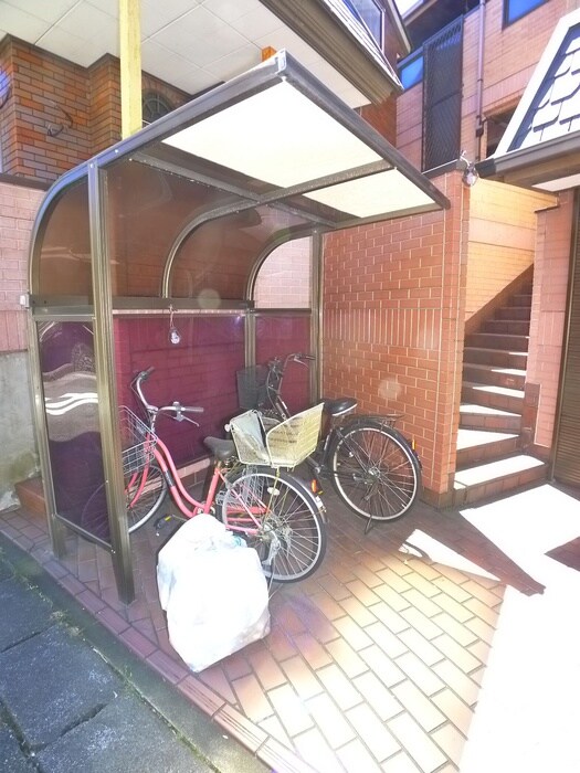 物件外観写真4　(駐輪場)