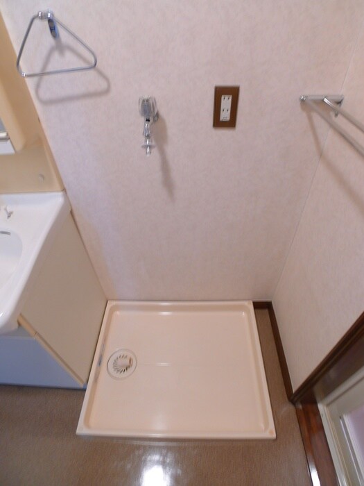 物件内観写真14　(洗濯機置場)