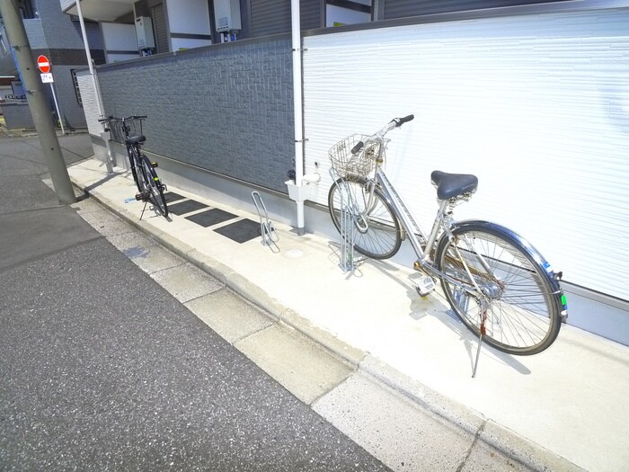 物件外観写真5　(エントランス部分)