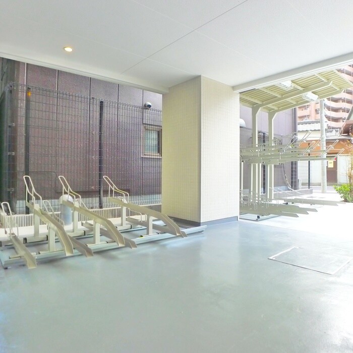 物件外観写真4　(駐輪場)
