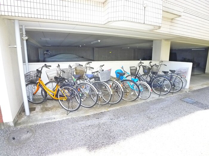 物件外観写真4　(駐輪場)