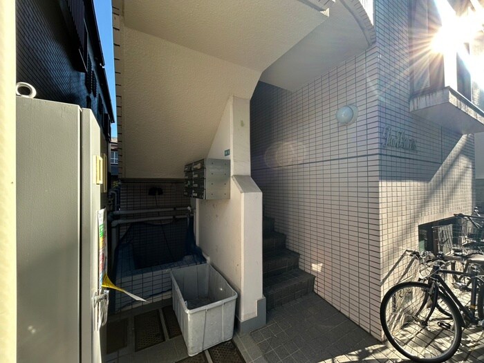 物件外観写真4　(エントランス部分)