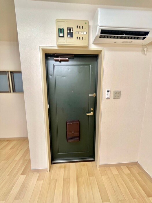 物件内観写真13　(玄関)