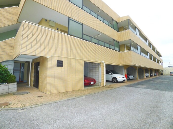 物件外観写真4　(駐車場)