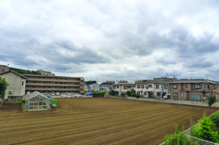 物件内観写真16　(室内からの展望)