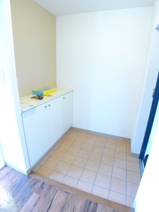 物件内観写真18　(玄関)