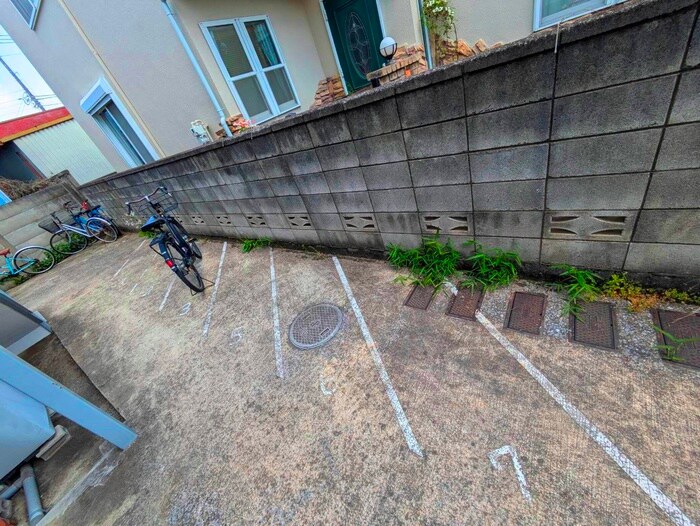 物件外観写真5　(駐輪場)