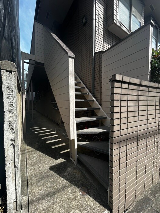 物件外観写真4　(エントランス部分)