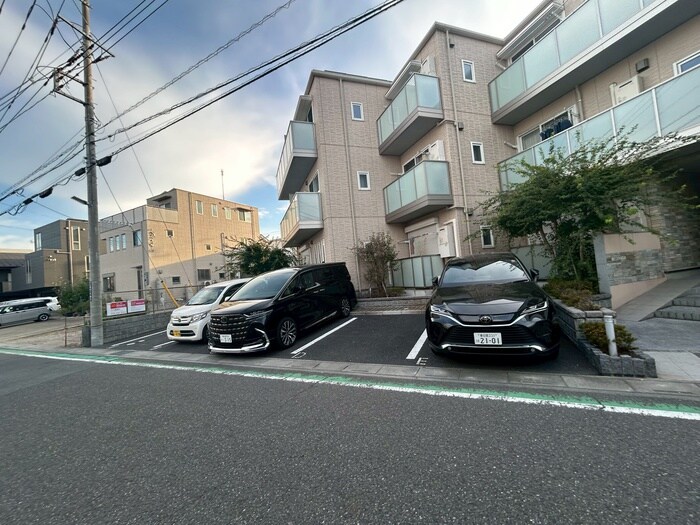 物件外観写真3　(駐車場)