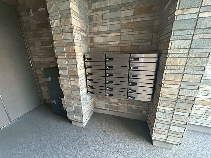 物件外観写真4　(エントランス部分)