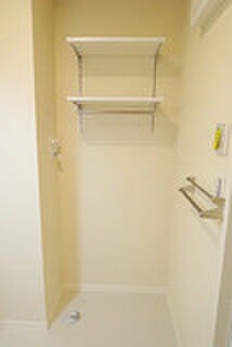 物件内観写真17　(洗濯機置場)