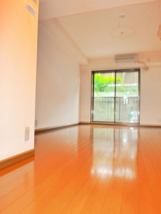 物件内観写真8　(室内からの展望)