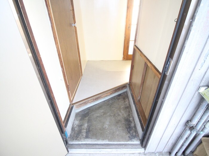 物件内観写真16　(玄関)