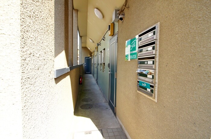 物件外観写真4　(エントランス部分)