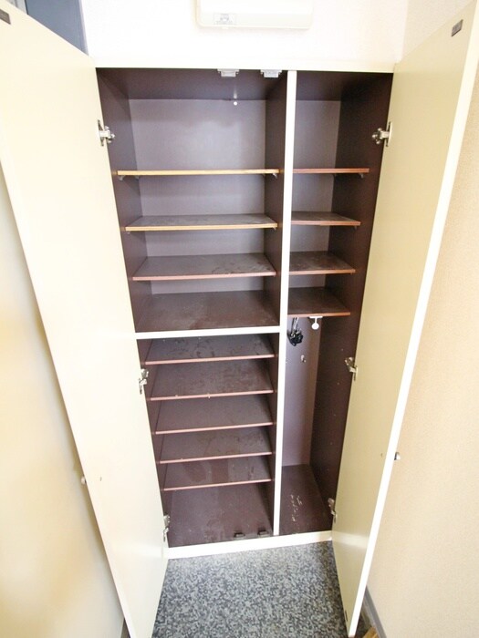 物件内観写真18　(靴箱)