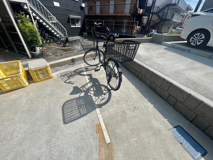 物件外観写真5　(駐輪場)