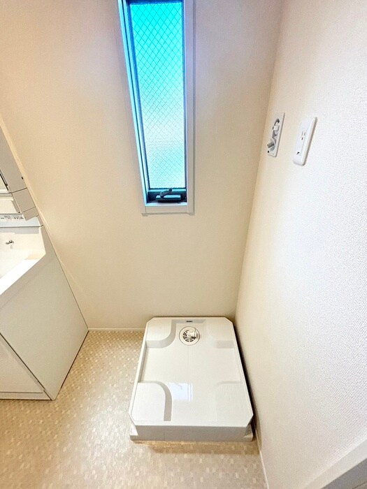 物件内観写真15　(洗濯機置場)