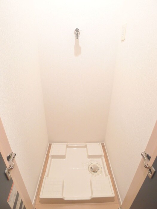 物件内観写真12　(洗濯機置場)