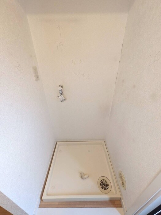 物件内観写真9　(洗濯機置場)