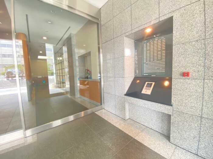 物件外観写真4　(エントランス部分)