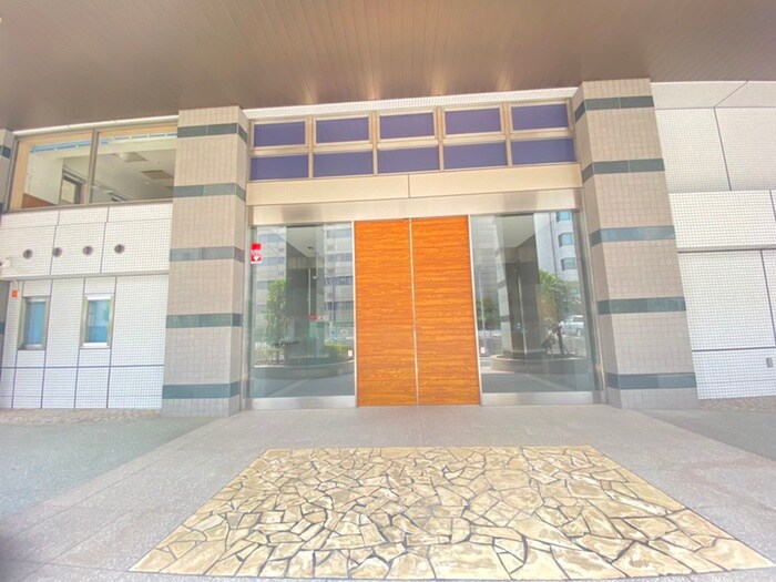 物件外観写真6　(エントランス部分)