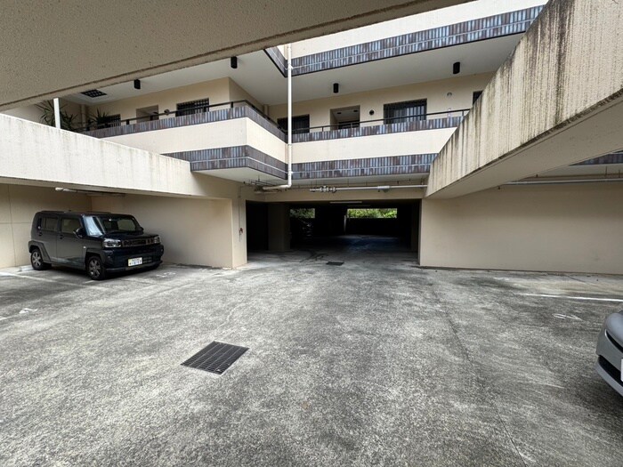 物件外観写真6　(駐車場)