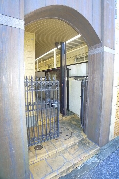 物件外観写真4　(エントランス部分)