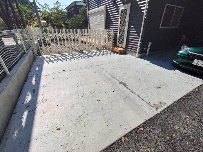 物件外観写真5　(駐車場)