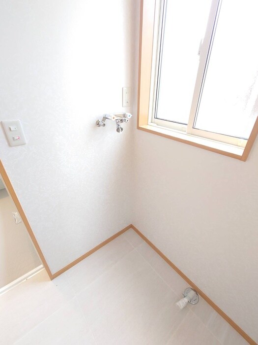 物件内観写真14　(洗濯機置場)