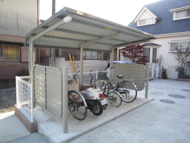 物件外観写真2　(駐輪場)