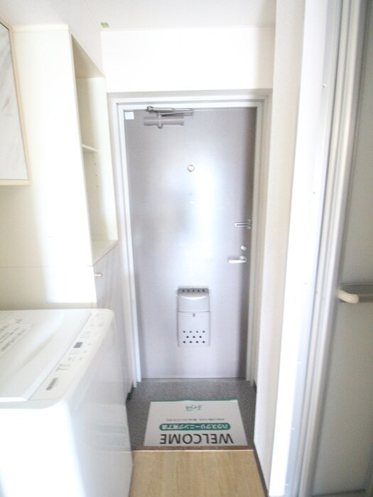 物件内観写真7　(玄関)