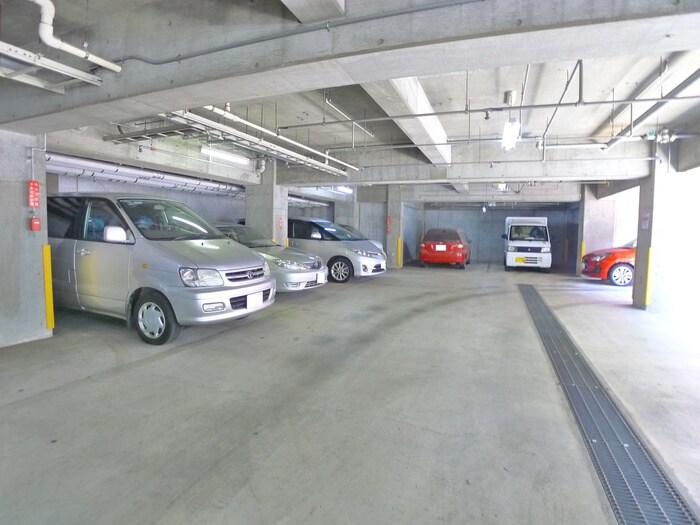 物件外観写真5　(駐車場)