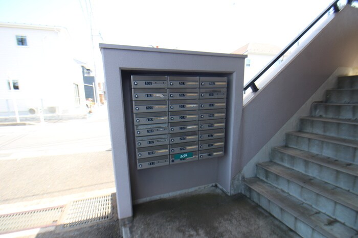 物件外観写真5　(エントランス部分)