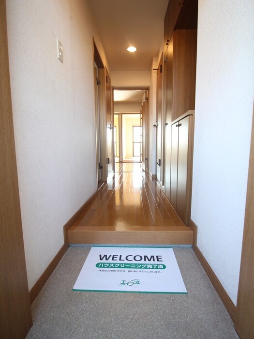 物件内観写真12　(玄関)