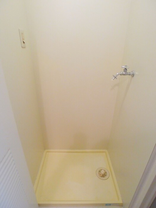 物件内観写真9　(洗濯機置場)