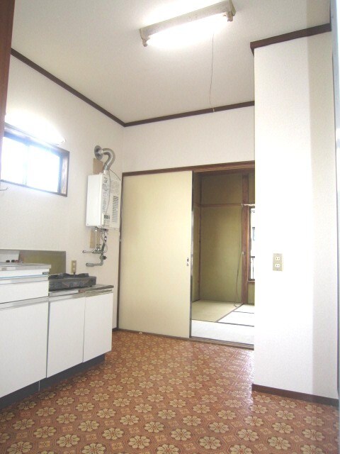 物件内観写真4　(玄関)