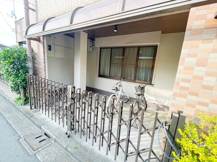 物件外観写真4　(駐輪場)