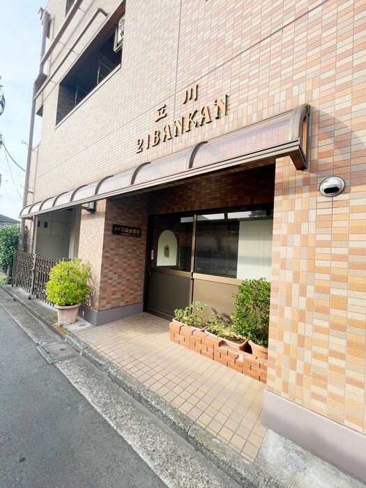 物件外観写真6　(エントランス部分)