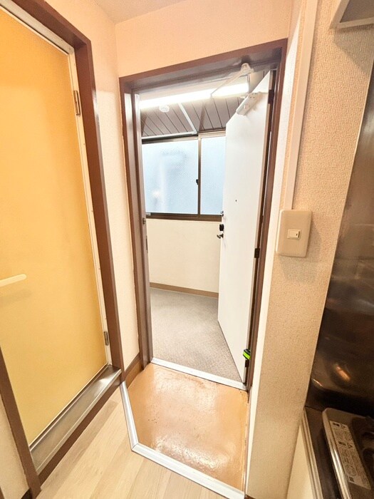 物件内観写真13　(玄関)